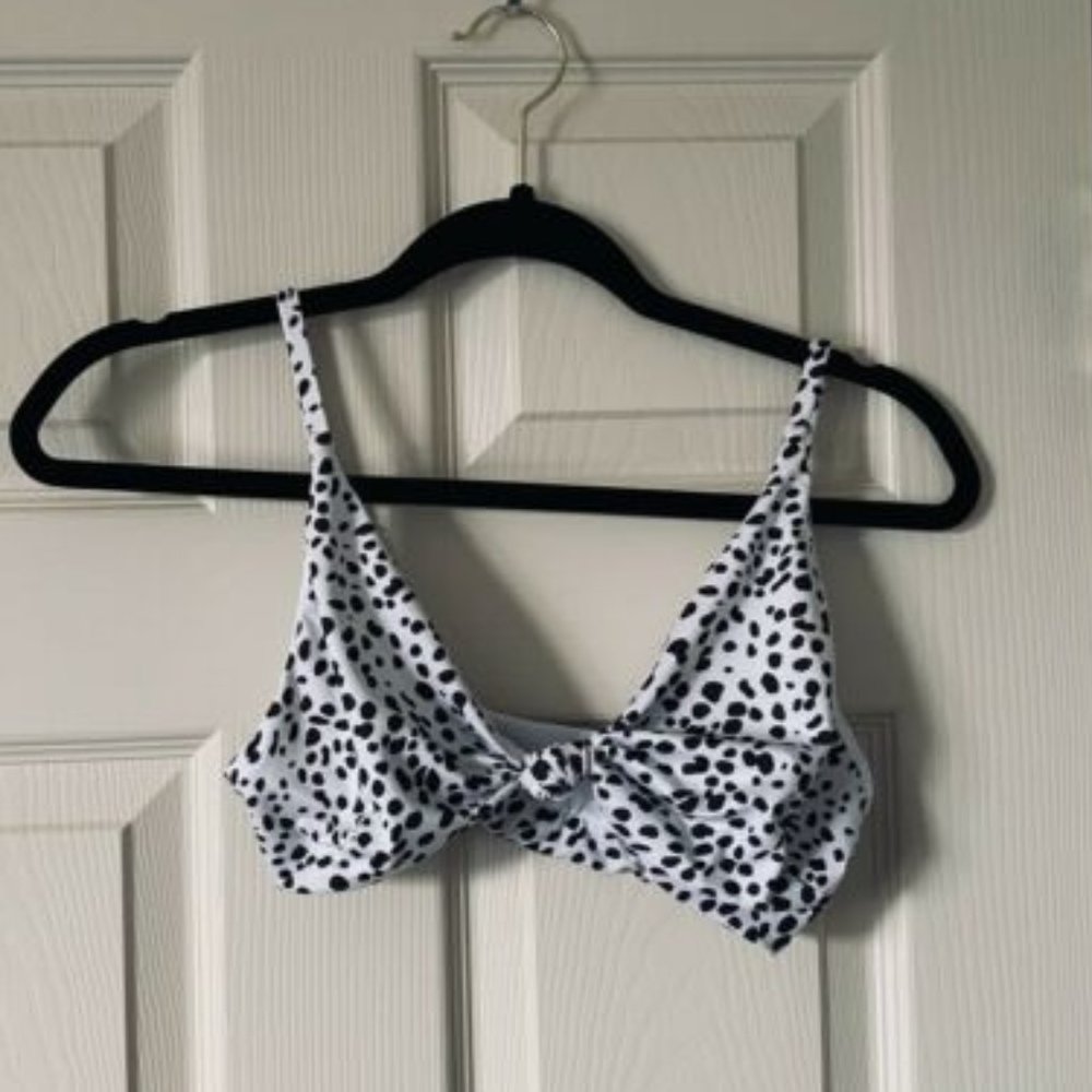 Trendy Black Spotted Bikini Top NWOT 6